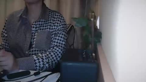 Snapshot of electrocute_me chatting on 02.02.25 Julia Follow me on Onlyfansju grosroberts online show from 02.02.25