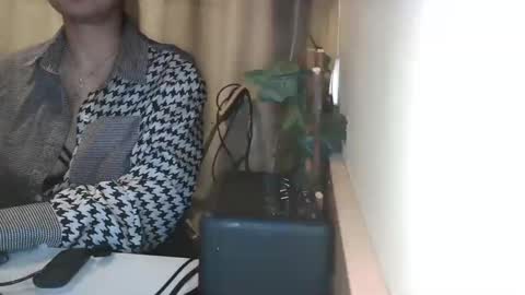 Snapshot of electrocute_me chatting on 02.02.25 Julia Follow me on Onlyfansju grosroberts online show from 02.02.25