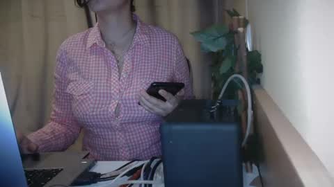 Snapshot of electrocute_me chatting on 02.07.25 Julia Follow me on Onlyfansju grosroberts online show from 02.07.25