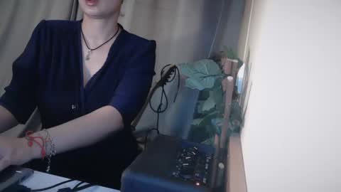 Snapshot of electrocute_me chatting on 02.10.25 Julia Follow me on Onlyfansju grosroberts online show from 02.10.25