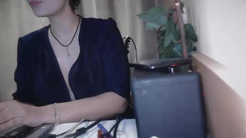 Snapshot of electrocute_me chatting on 02.14.25 Julia Follow me on Onlyfansju grosroberts online show from 02.14.25