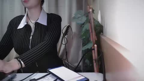 Snapshot of electrocute_me chatting on 02.16.25 Julia Follow me on Onlyfansju grosroberts online show from 02.16.25