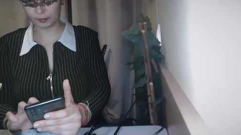 Snapshot of electrocute_me chatting on 02.25.25 Julia Follow me on Onlyfansju grosroberts online show from 02.25.25