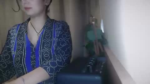 Snapshot of electrocute_me chatting on 02.28.25 Julia Follow me on Onlyfansju grosroberts online show from 02.28.25