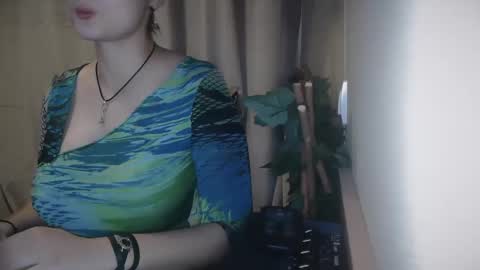 Snapshot of electrocute_me chatting on 03.05.25 Julia Follow me on Onlyfansju grosroberts online show from 03.05.25