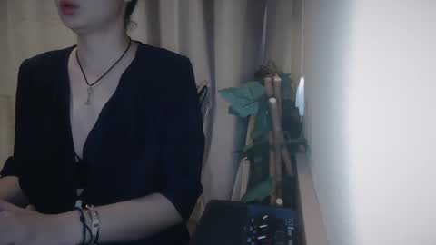 Snapshot of electrocute_me chatting on 03.07.25 Julia Follow me on Onlyfansju grosroberts online show from 03.07.25
