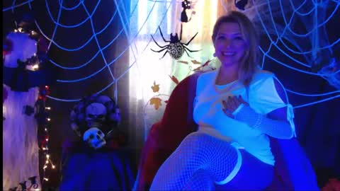 Elegancia online show from 10.26.25