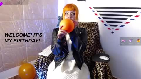 Snapshot of elektra_petite chatting on 12.01.24 ELEKTRA hii my birthday is tomorrow but I will celebrate it on Sunday Ill wait for you online show from 12.01.24