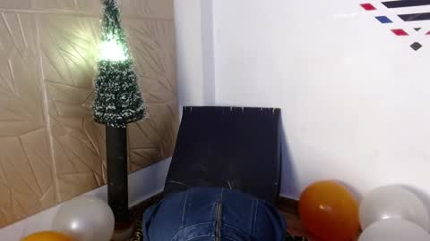 Snapshot of elektra_petite chatting on 12.15.24 ELEKTRA hii my birthday is tomorrow but I will celebrate it on Sunday Ill wait for you online show from 12.15.24