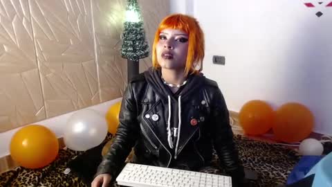 Snapshot of elektra_petite chatting on 12.17.24 ELEKTRA hii my birthday is tomorrow but I will celebrate it on Sunday Ill wait for you online show from 12.17.24