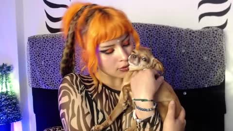 Snapshot of elektra_petite chatting on 01.06.25 ELEKTRA hii my birthday is tomorrow but I will celebrate it on Sunday Ill wait for you online show from 01.06.25