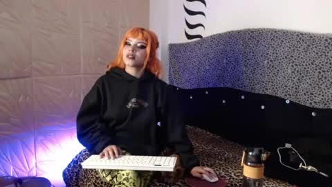 Snapshot of elektra_petite chatting on 01.09.25 ELEKTRA hii my birthday is tomorrow but I will celebrate it on Sunday Ill wait for you online show from 01.09.25