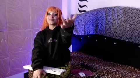 Snapshot of elektra_petite chatting on 01.10.25 ELEKTRA hii my birthday is tomorrow but I will celebrate it on Sunday Ill wait for you online show from 01.10.25