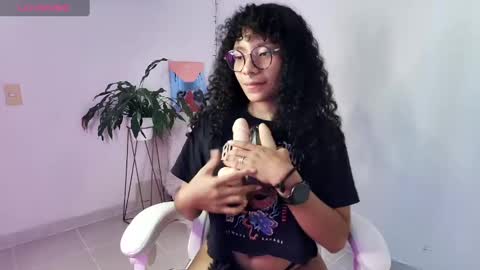 Snapshot of elektra_williams chatting on 02.18.25 elektra_williams online show from 02.18.25