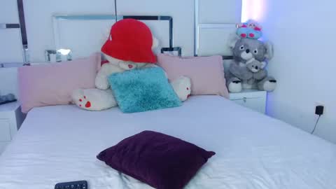 Snapshot of elektrarous chatting on 02.12.25 ElektraRouse online show from 02.12.25