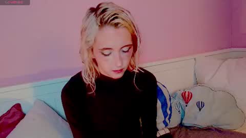 Snapshot of elen__moore chatting on 07.19.26 Elen online show from 07.19.26
