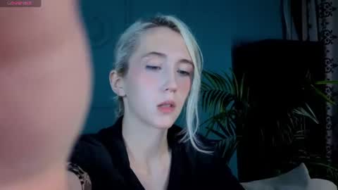 Snapshot of elen__moore chatting on 07.20.26 Elen online show from 07.20.26