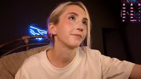Snapshot of elen__moore chatting on 07.24.26 Elen online show from 07.24.26