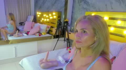 Snapshot of elena_mature chatting on 02.06.25 Elena online show from 02.06.25