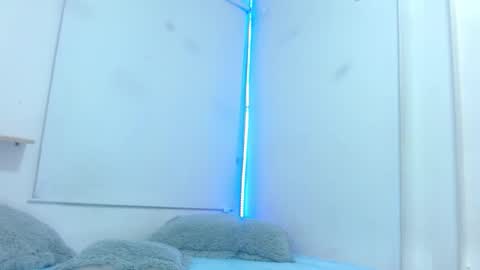 elena_wolff online show from 11.03.25