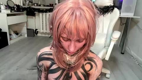 Mia online show from 04.16.26