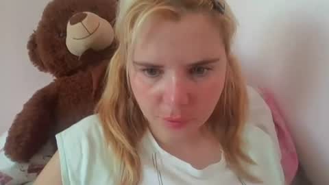Snapshot of elenaflirt chatting on 06.26.26 Elena online show from 06.26.26