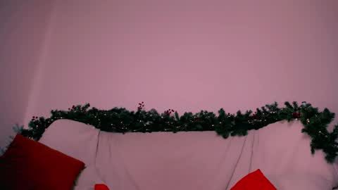 Snapshot of elenamonroe_ chatting on 12.14.25 elenamonroe_ online show from 12.14.25