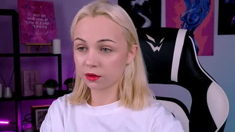elenamonroee online show from 10.13.25
