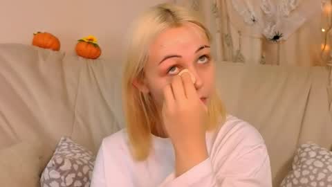 elenamonroee online show from 10.20.25