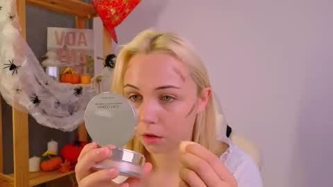 elenamonroee online show from 10.21.25