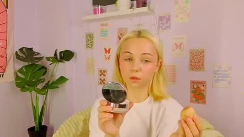 elenamonroee online show from 10.24.25