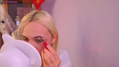 elenamonroee online show from 10.25.25