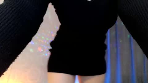 Snapshot of elenaza chatting on 12.31.24 elenaza online show from 12.31.24