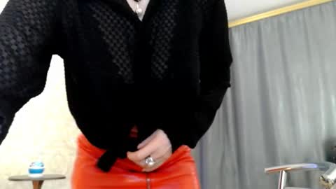 Snapshot of elenaza chatting on 11.15.25 elenaza online show from 11.15.25