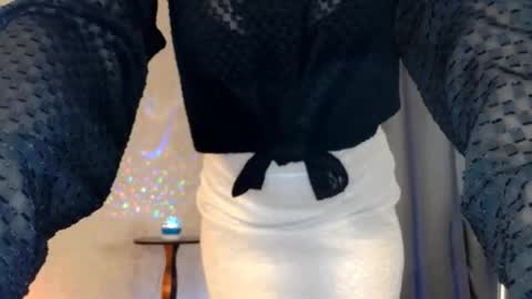 Snapshot of elenaza chatting on 11.26.25 elenaza online show from 11.26.25