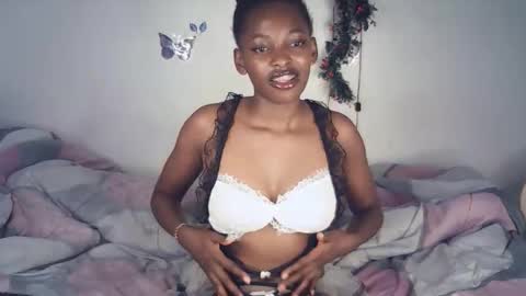 Snapshot of eleniedoll chatting on 02.17.26 eleniedoll online show from 02.17.26