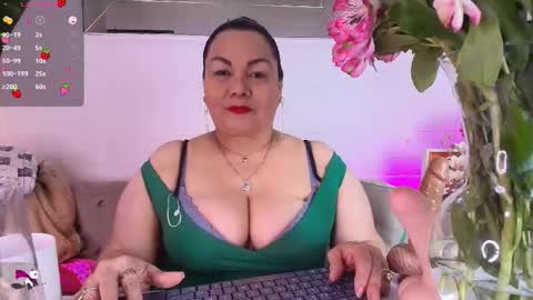 elenna_boobs_ online show from 10.08.25