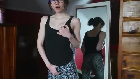 Snapshot of elfenemma chatting on 02.03.26 Emma online show from 02.03.26