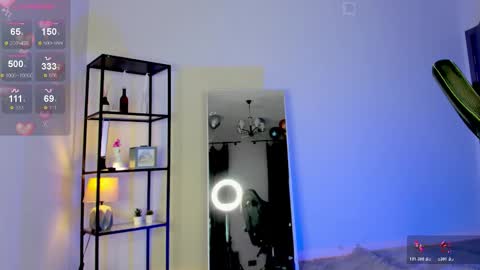 Snapshot of elfiecollins chatting on 10.27.25 Elfie online show from 10.27.25