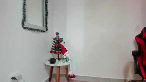 Snapshot of eli_hot5 chatting on 12.31.24 Elizabeth online show from 12.31.24