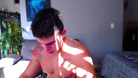 Snapshot of elian_craig chatting on 12.28.24 Elian online show from 12.28.24