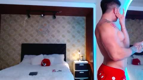 Snapshot of elian_craig chatting on 09.18.25 Elian online show from 09.18.25