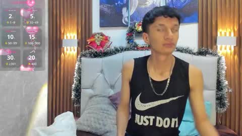 Snapshot of elian_julian chatting on 11.19.25 Elian Julian online show from 11.19.25