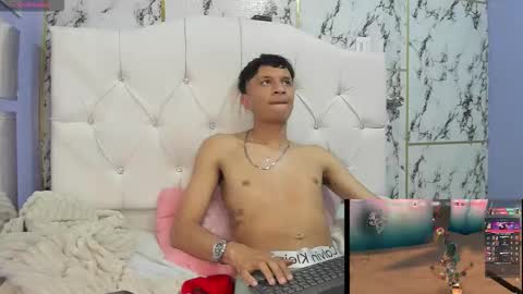 Snapshot of elian_julian chatting on 11.29.25 Elian Julian online show from 11.29.25