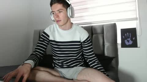 Snapshot of elian_tg chatting on 12.28.24 Elian online show from 12.28.24