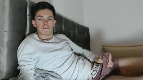 Snapshot of elian_tg chatting on 09.18.25 Elian online show from 09.18.25