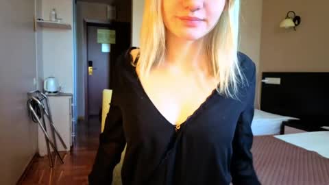 elieiza_xo online show from 06.01.26