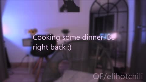 Snapshot of elihotchili chatting on 01.16.25 Eli online show from 01.16.25