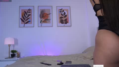 E L I I Z A B E T H   online show from 12.15.25