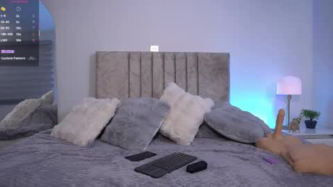 E L I I Z A B E T H   online show from 05.27.26